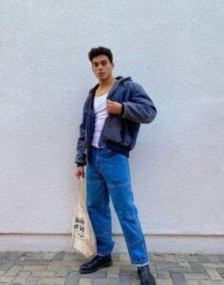 Anthony Keyvan is 6 feet tall Anthony Keyvan is 6 feet tall