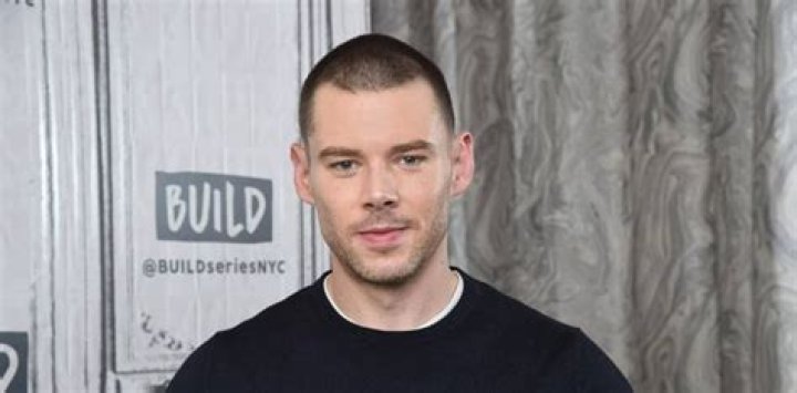 Brian J. Smith Age, Weight, Height, Measurements