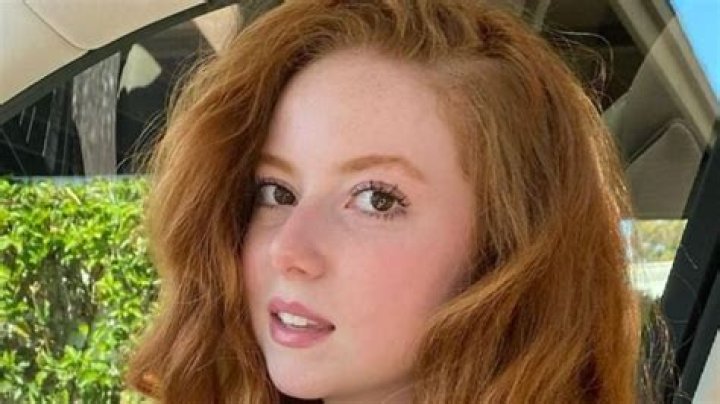 Francesca Capaldi Bra Size, Age, Weight, Height, Measurements