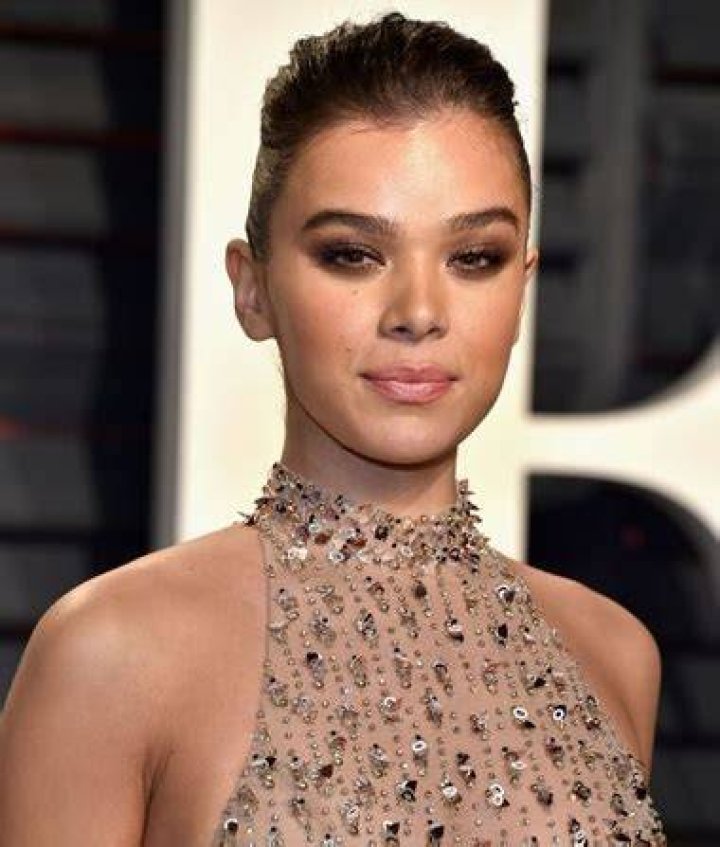 Hailee Steinfeld Bra Size, Age, Weight, Height, Measurements