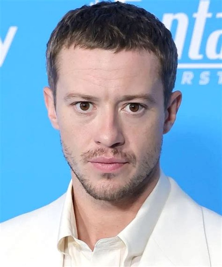 Joseph Quinn Net Worth