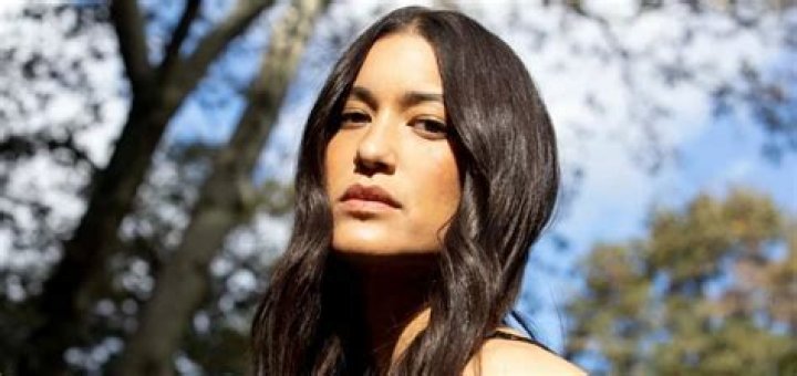 Julia Jones Bra Size, Age, Weight, Height, Measurements