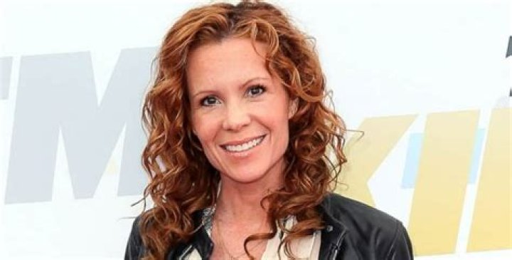 Robyn Lively Bra Size, Age, Weight, Height, Measurements
