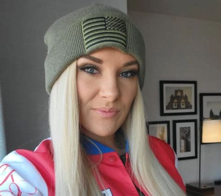WWE Star Lacey Evans In Workout Gear Says “Rise and Grind!”